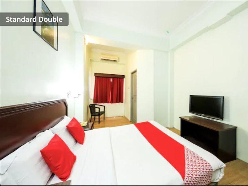Grand Supreme Hotel Kuching Exterior photo