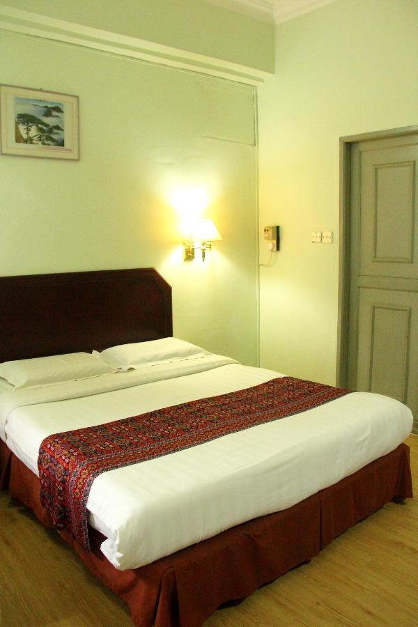 Grand Supreme Hotel Kuching Exterior photo