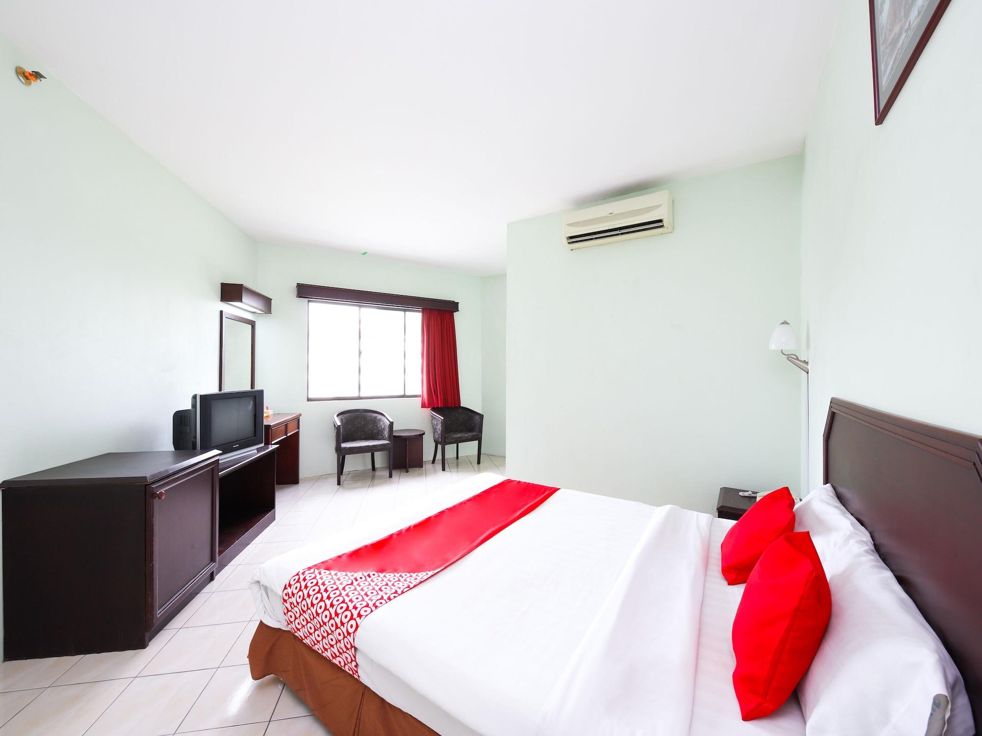 Grand Supreme Hotel Kuching Exterior photo