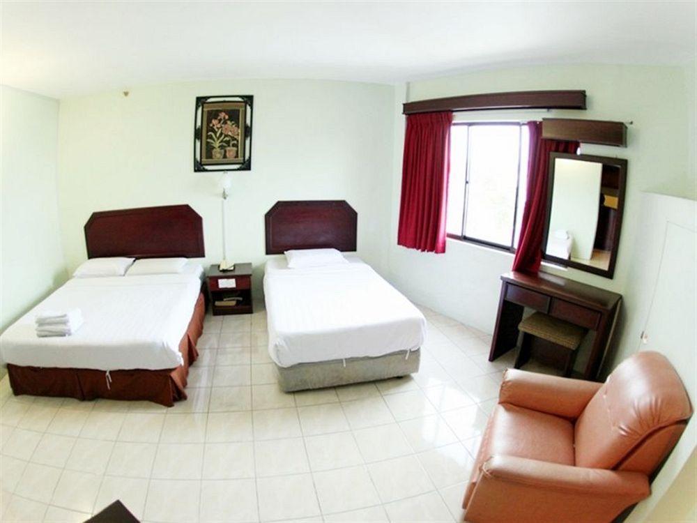 Grand Supreme Hotel Kuching Exterior photo