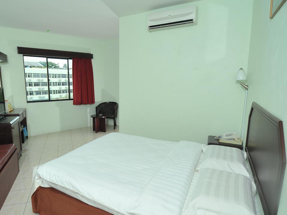 Grand Supreme Hotel Kuching Exterior photo