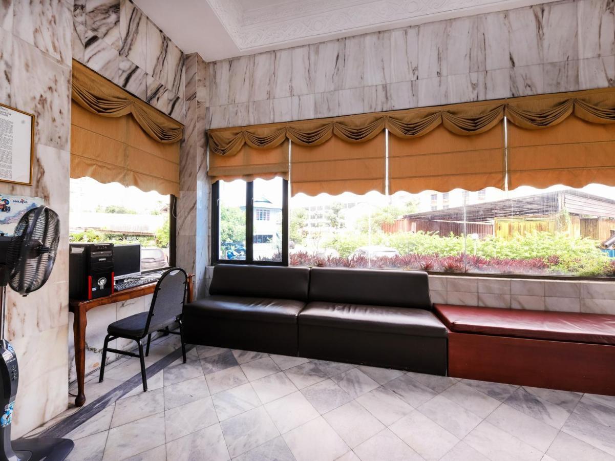 Grand Supreme Hotel Kuching Exterior photo