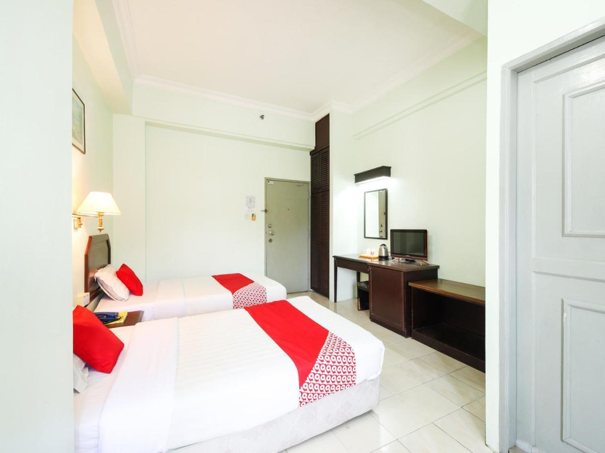 Grand Supreme Hotel Kuching Exterior photo