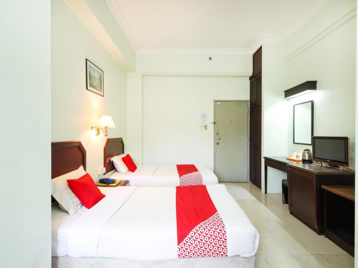Grand Supreme Hotel Kuching Exterior photo
