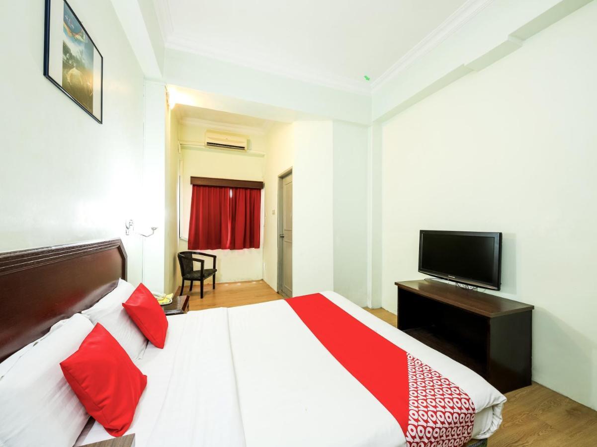 Grand Supreme Hotel Kuching Exterior photo